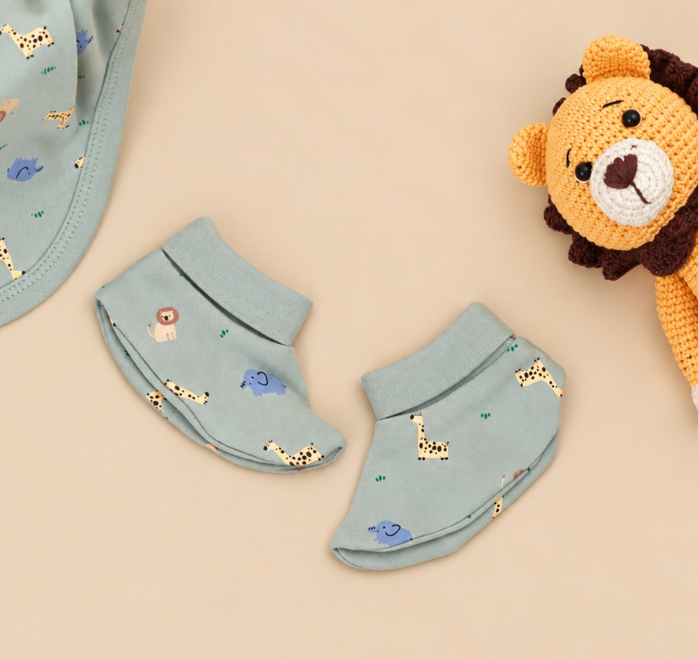 sage-safari-cap-mittens-booties-04