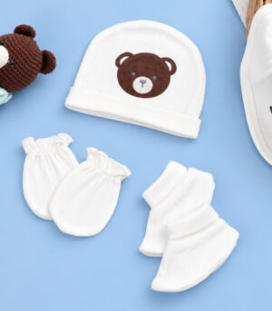 white-cap-mittens-booties-set-01