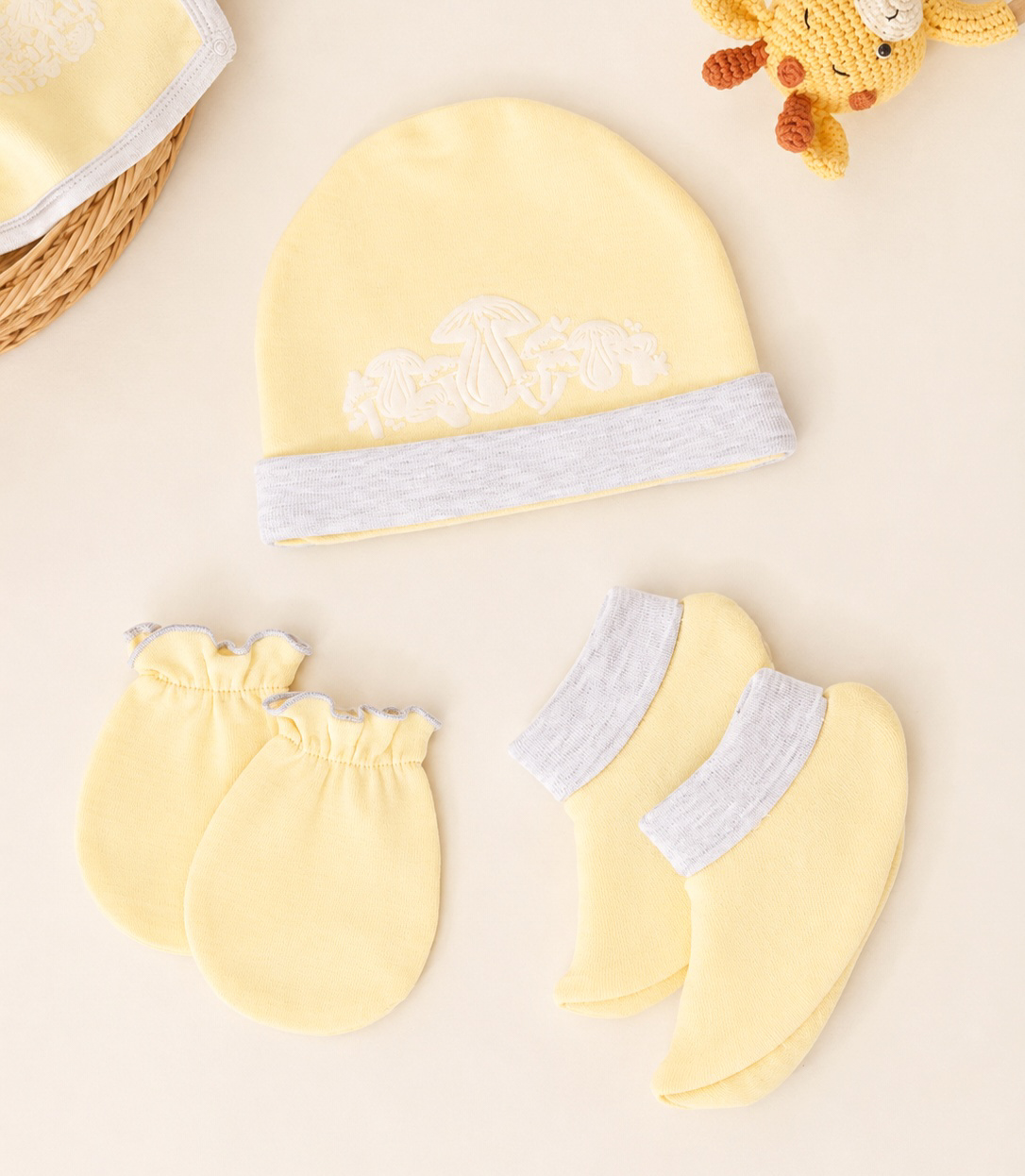 yellow-cap-mittens-booties-set-01